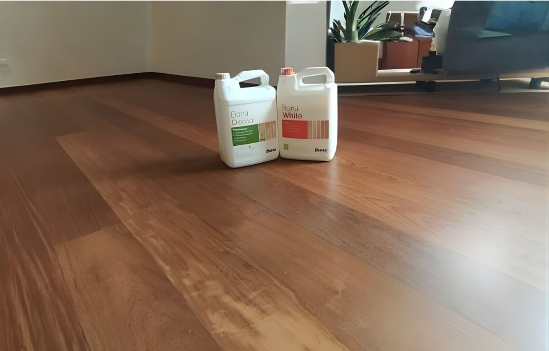 Equipe da Arlindo Assoalhos trabalhando em pisos de madeira